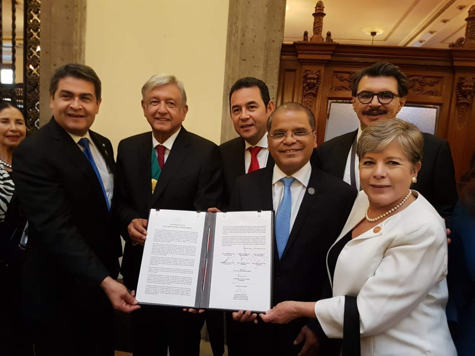 Los presidentes de México, Guatemala, Honduras y El Salvador, firmaron un acuerdo para buscar formas de reducir las migraciones. (Foto Prensa Libre: Tomada de Twitter)
