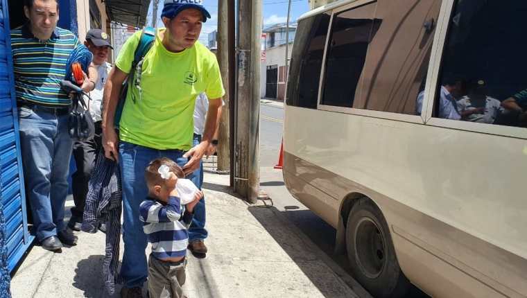  Un migrante salvadoreño intentó llegar a Estados Unidos con su hijo. (Foto Prensa Libre: Dadiana Cabrera). 