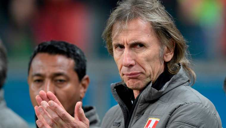 El entrenador argentino Ricardo Gareca es el gran amuleto de la Selección de Perú (Foto Prensa Libre: AFP)