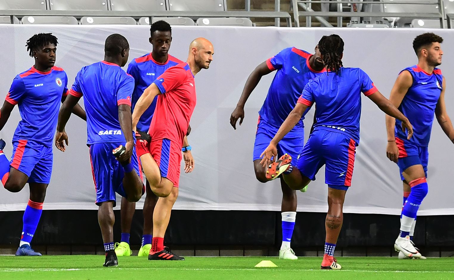 La Selección de Haití enfrentará hoy, 20.30, a México en busca del boleto a la final de la Copa Oro. (Foto Prensa Libre: AFP).