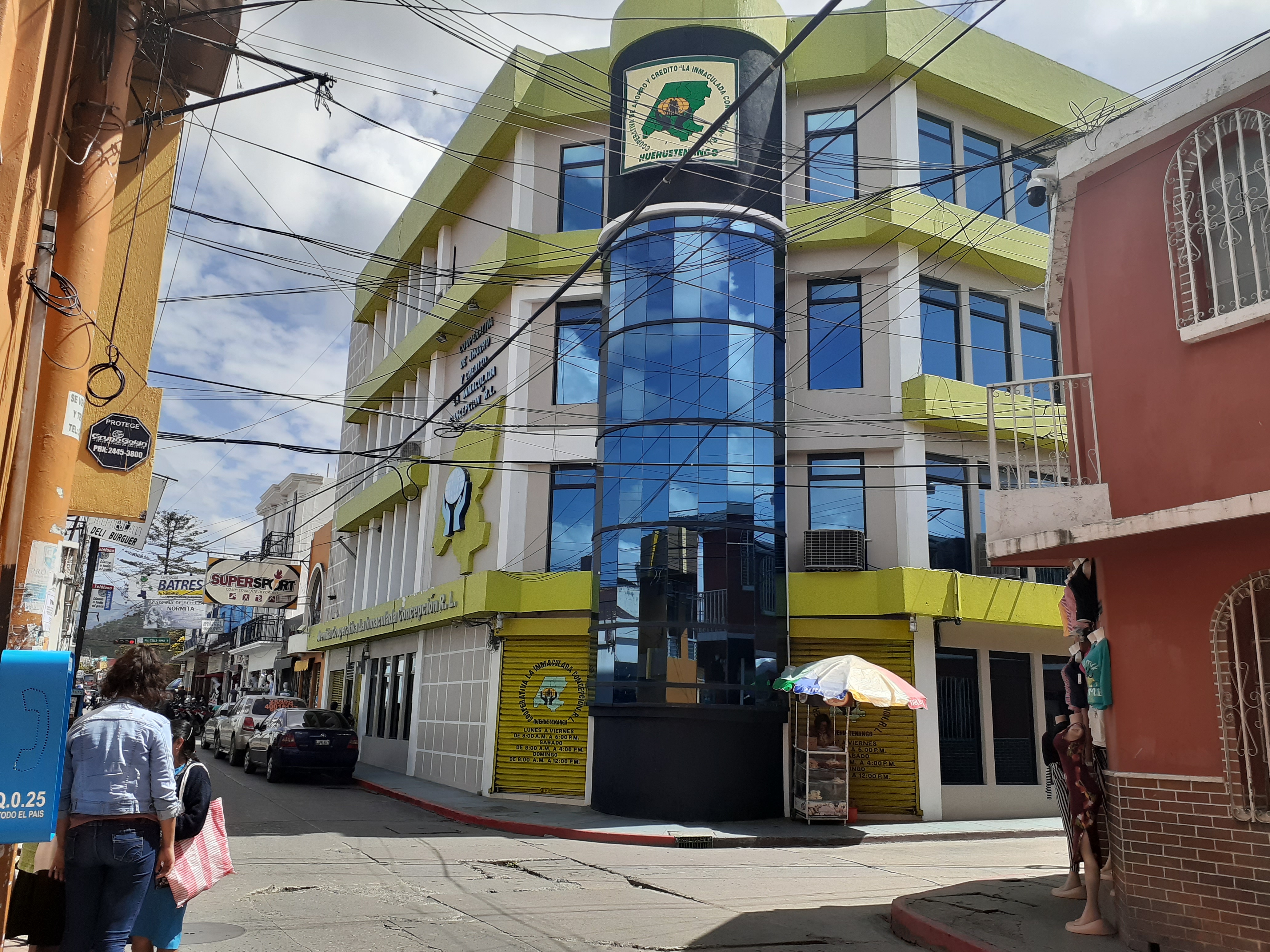 Huehuetenango es uno de los lugares donde se han instalado más cooperativas de ahorro y crédito, según Inacop, para atender a clientes por las transferencias de remesas. (Foto Prensa Libre: Hemeroteca) 