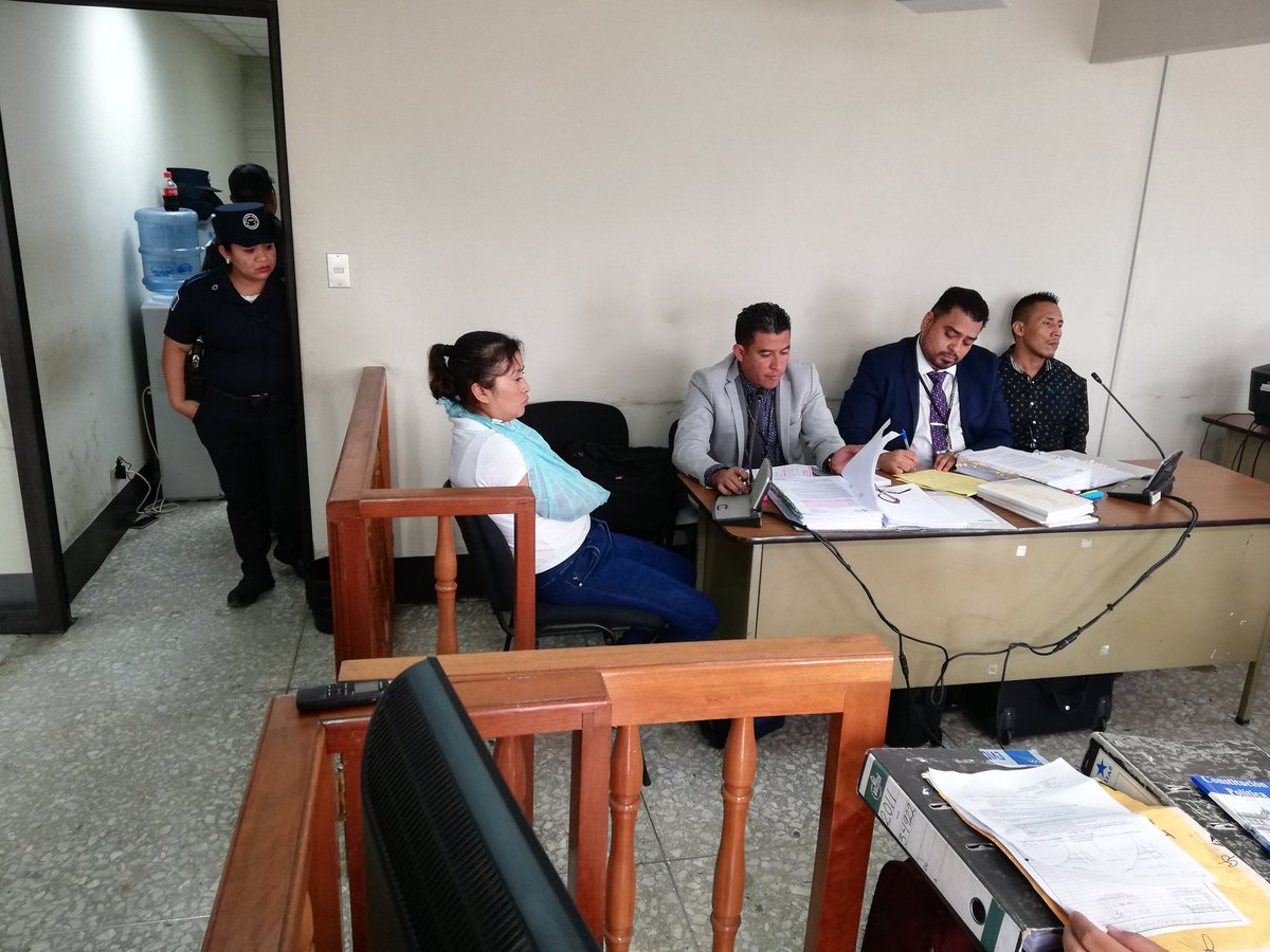 Mirna Elizabeth Juárez Argueta, alias La Rancherita, y Édgar Danilo Xiloj Rivera, enfrentan juicio por asesinato en grado de tentativa. (Foto Prensa Libre: Kenneth Monzón)