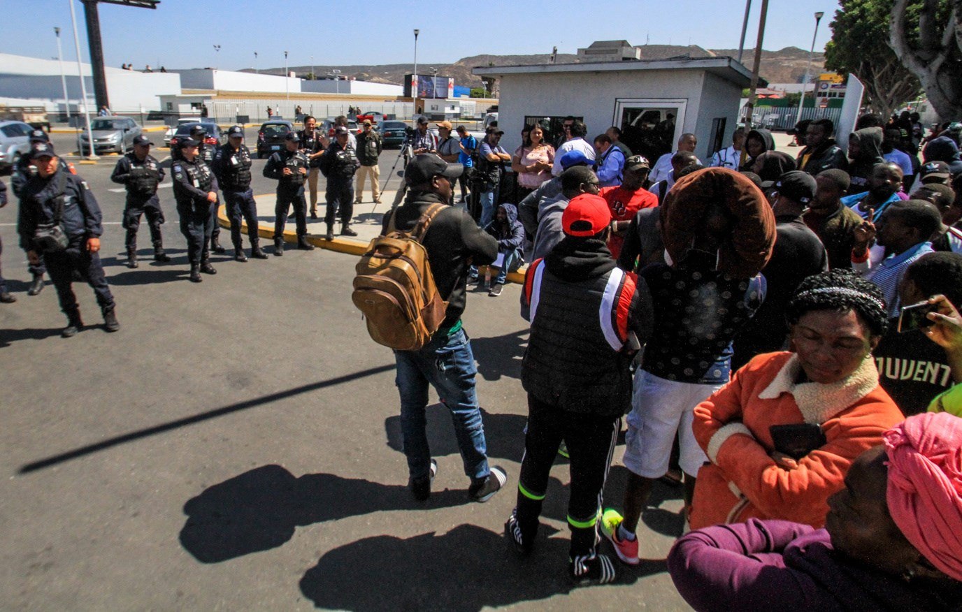 Las autoridades estadounidenses comenzarán con el programa de repatriación para migrantes. (Foto Prensa Libre: EFE)