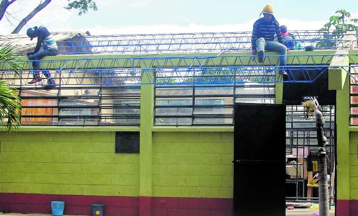Para la reparación de escuelas a través del Quinto programa del Mineduc se requiere de unos Q170 millones. (Foto Prensa Libre: Hemeroteca PL)
