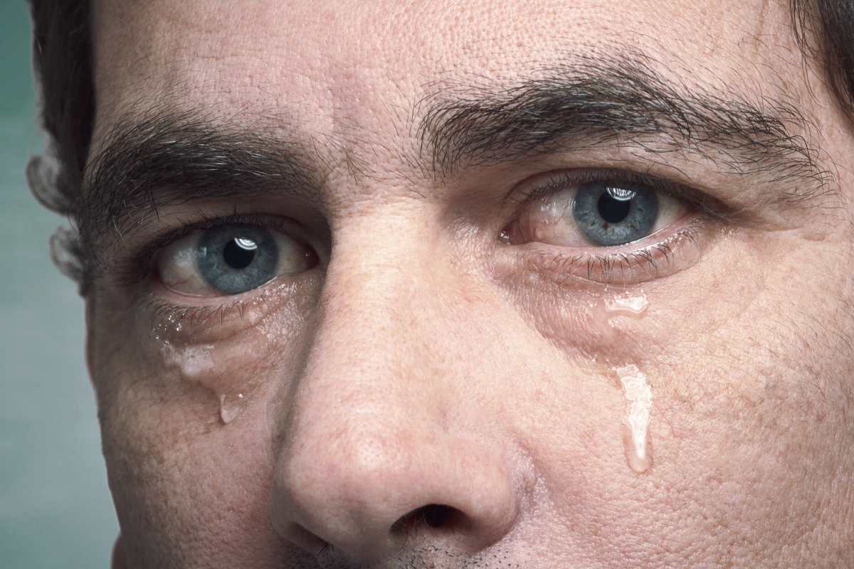 Por qué se inflaman los ojos al llorar y cómo reducir ese efecto