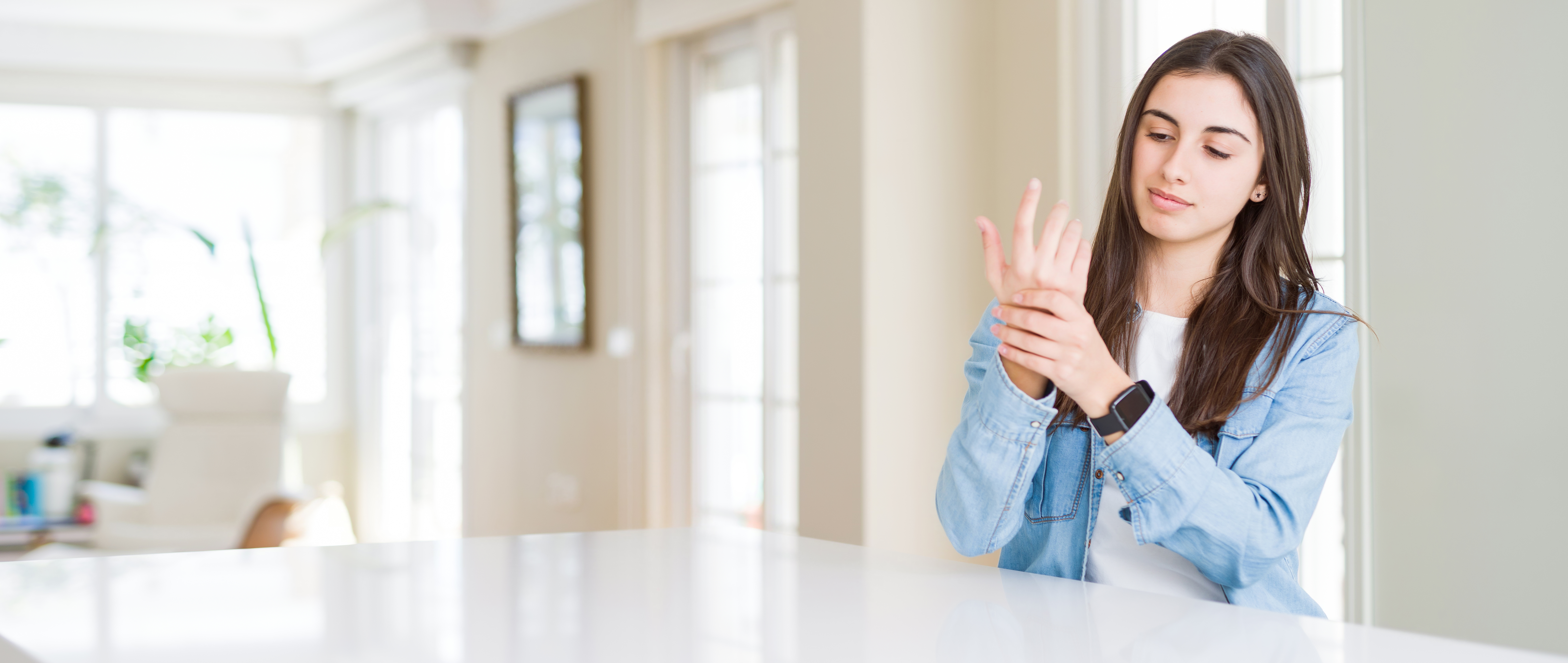 La artritis reumatoide afecta en especial a las mujeres y los síntomas suelen presentarse desde los 15 años. (Foto Prensa Libre: Shutterstock)