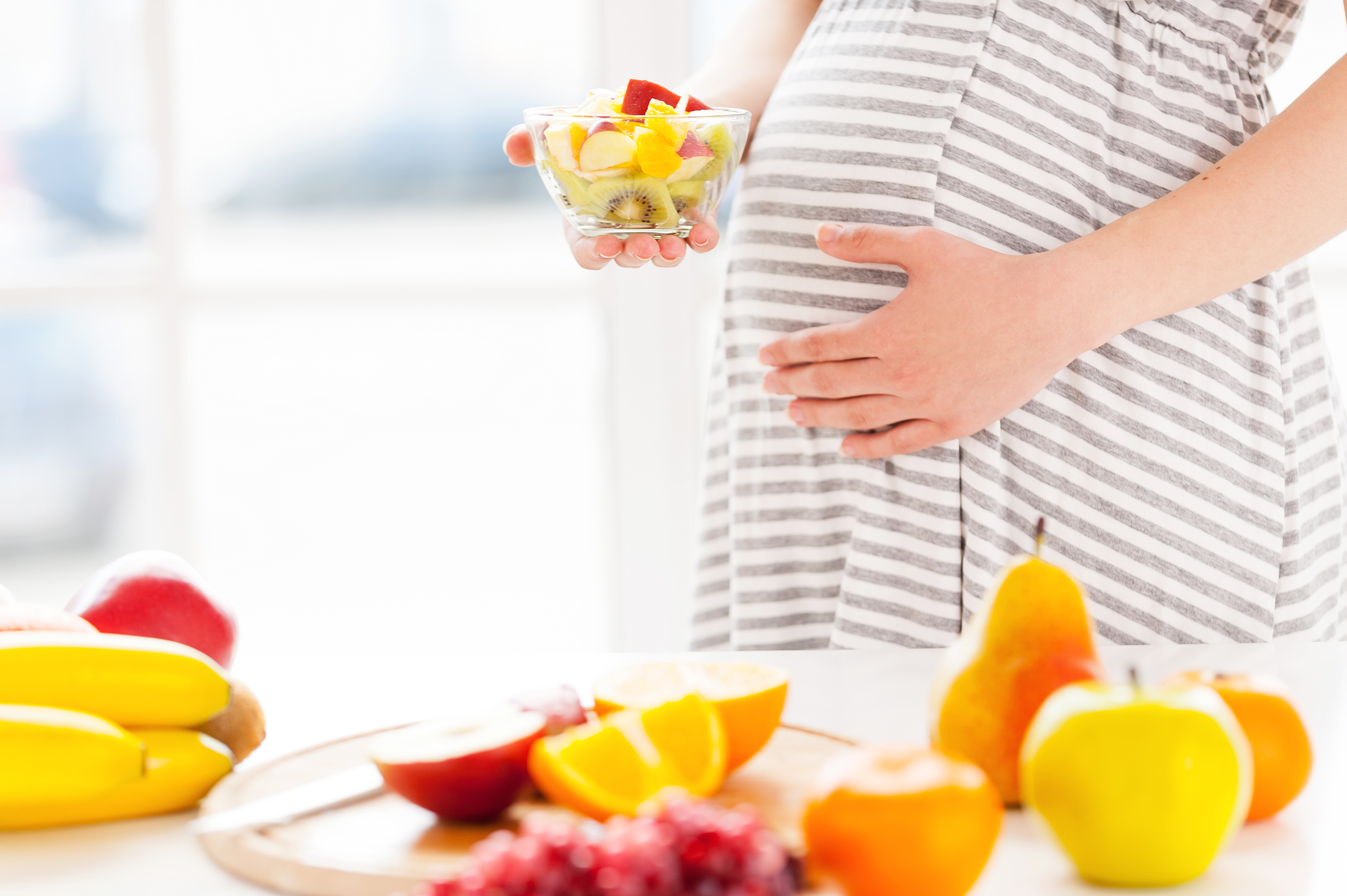 En el embarazo, la alimentación es fundamental para el desarrollo del bebé. (Foto Prensa Libre: Shutterstock)