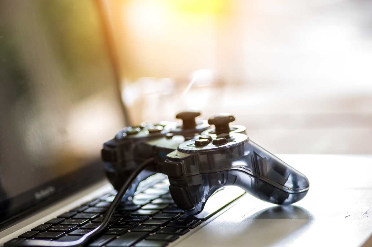 ¿Cómo benefician o afectan los videojuegos a los niños y adolescentes?