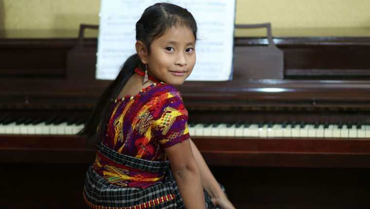 Yahaira Tubac es una talentosa niña y pianista guatemalteca. (Foto Prensa Libre: Esbin García)