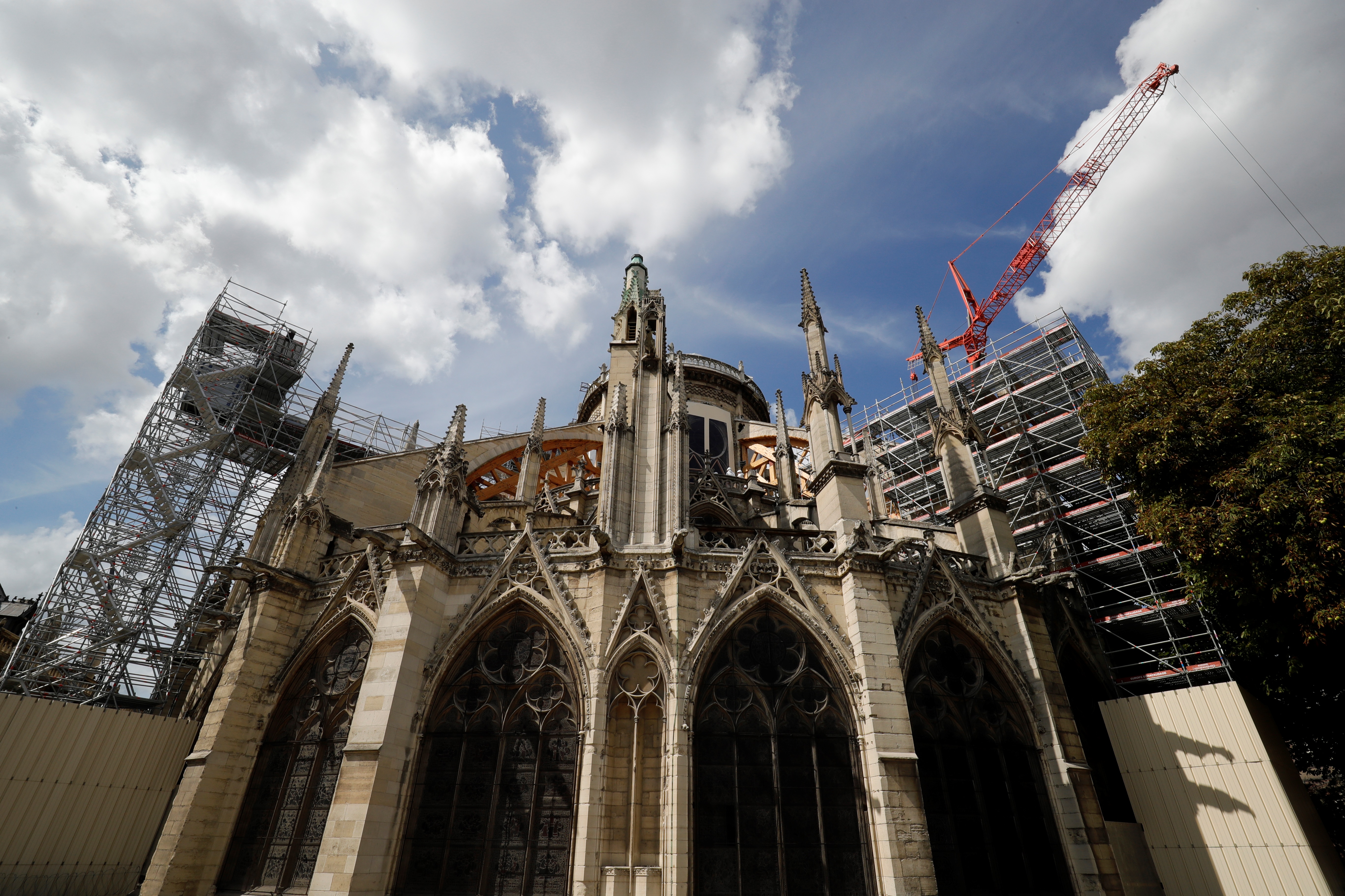 Reanudan los trabajos en Notre Dame. (Foto Prensa Libre: AFP) 