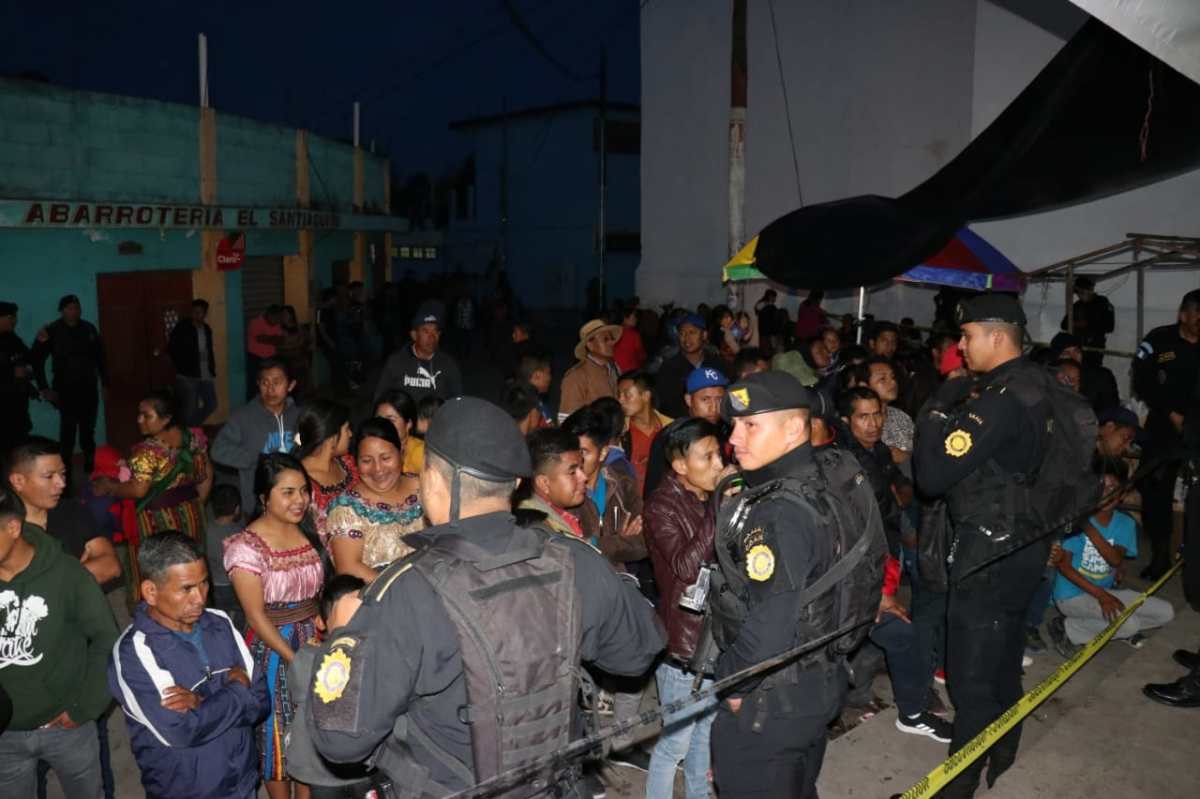 Entre conato de disturbios, vecinos reeligen a alcalde de San Antonio Ilotenango