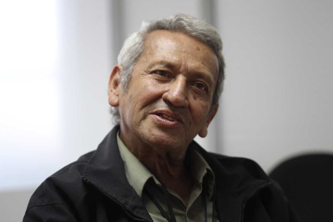 El maestro Enrique Anleu Díaz ha sido un artista reconocido por sus temas de denuncia social.  (Foto Prensa Libre: Hemeroteca PL)