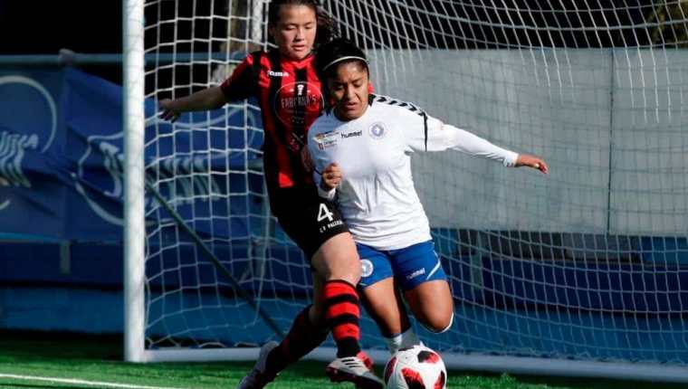 La futbolista estuvo un año en el futbol femenino de España donde mostró sus cualidades con el Zaragoza CFF (Foto Prensa Libre: Raúl Juárez)