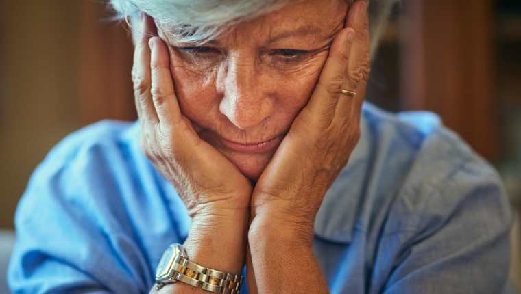 El alzhéimer es una enfermedad que destruye lentamente la memoria y la capacidad de pensamiento de la persona que la padece.