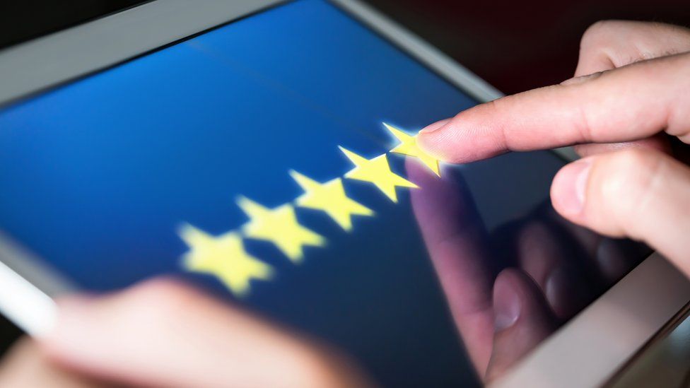 Las reseñas son fundamentales a la hora de elegir un servicio o un producto por internet. (Foto Prensa Libre: Getty Images)