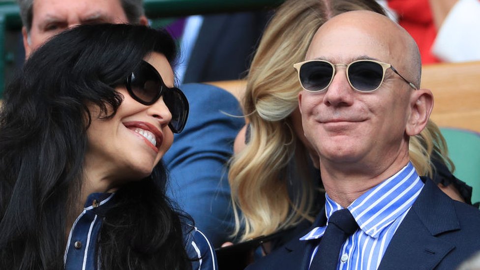 La fortuna de Jeff Bezos, el hombre más rico del mundo, disminuyó en US$3.400 millones. Foto:Getty Images