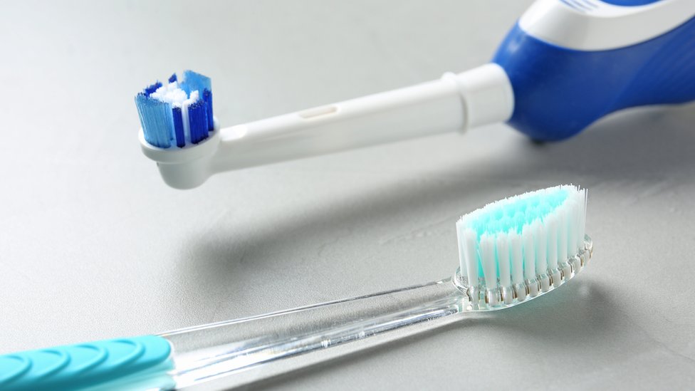 La única forma de evitar caries y periodontitis -una infección de las encías- es con una buena higiene oral. (Foto Prensa Libre: Getty Images)