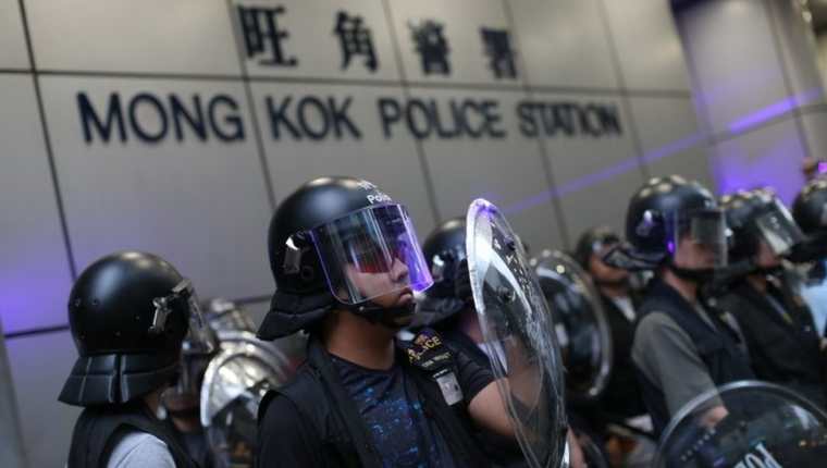 La policía de Hong Kong asegura que tiene la situación "bajo control".