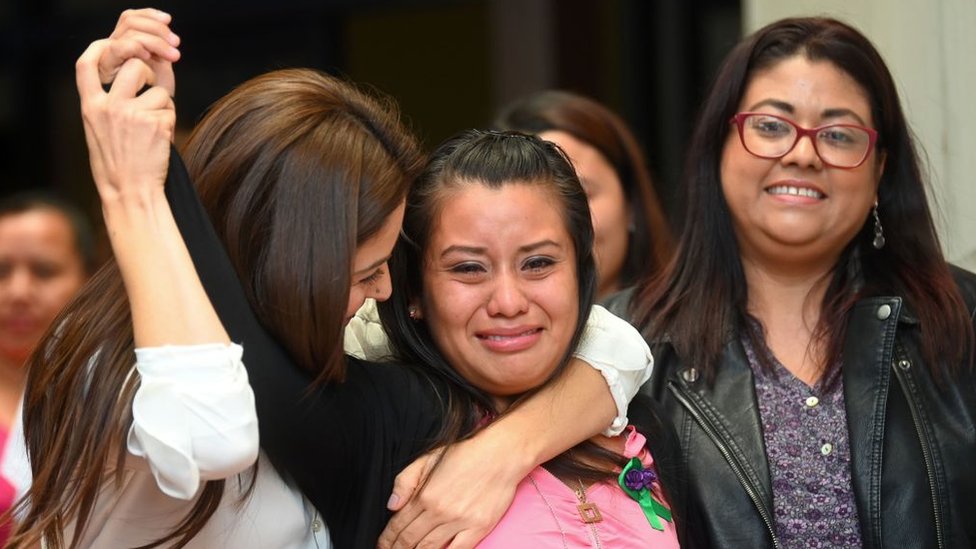 "Gracias a Dios se hizo justicia", declaró una emocionada Evelyn Hernández tras conocer el veredicto de absolución. GETTY IMAGES