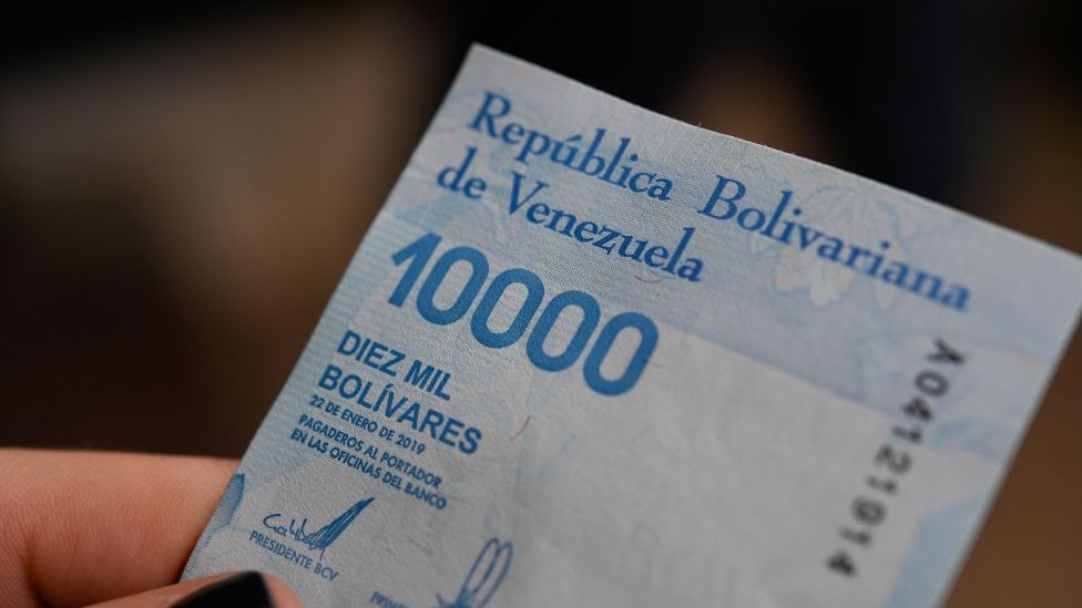 El Banco Central lanzó en junio nuevos billetes mucho más altos que los anteriores. (Foto Prensa Libre: Getty Images)