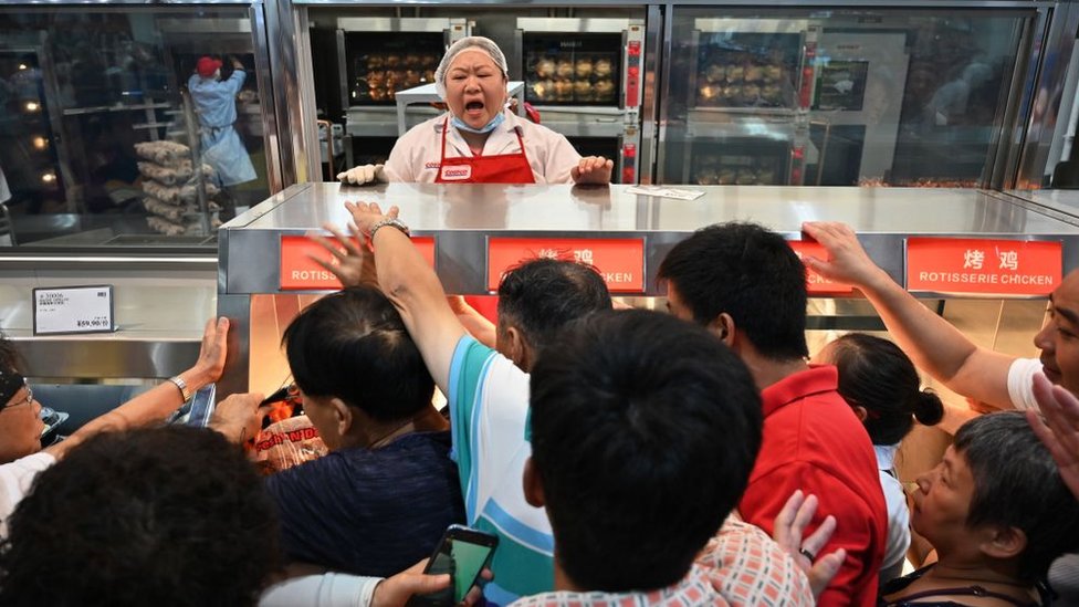 Costco: la fiebre en China por la tienda estadounidense obliga a cerrarla el día de inauguración por la avalancha de clientes