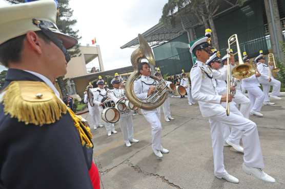 La banda marcial interpreta la canción Viva La Vida durante el desfile. Foto Prensa Libre: Óscar Rivas