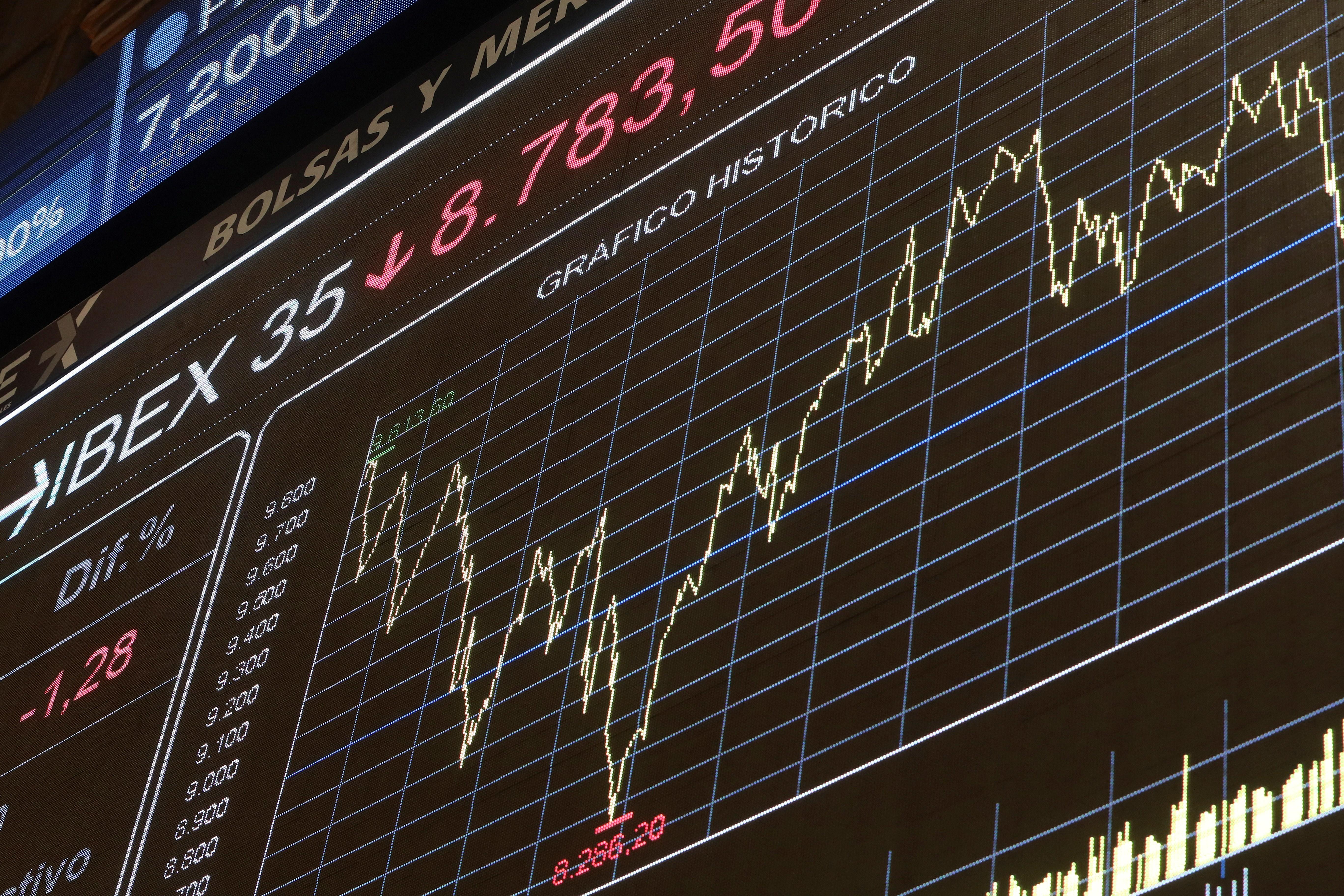 Según expertos, la economía global se ralentiza, pero aún no se ha alcanzado el punto de ruptura. (Foto Prensa Libre: EFE)