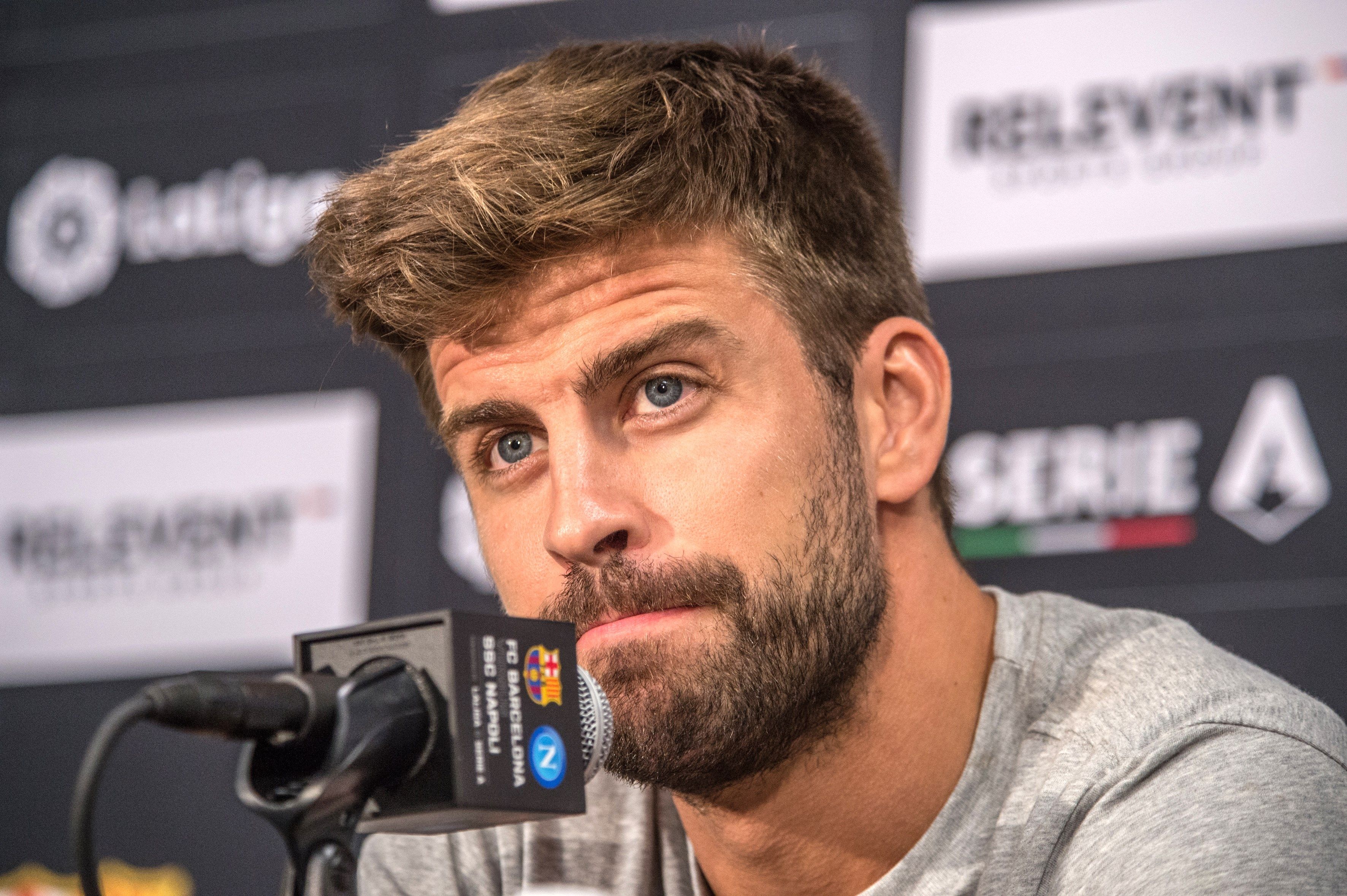 El jugador del club de fútbol español Barcelona Gerard Piqué durante una rueda de prensa en Miami. (Foto Prensa Libre: EFE)