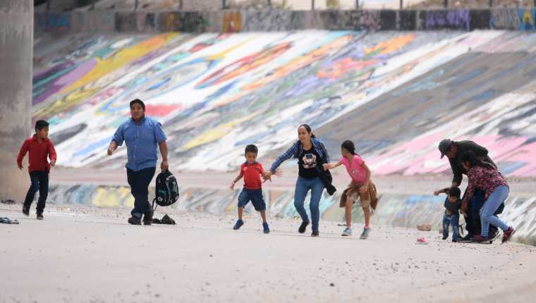 Migrantes centroamericanos intentan cruzar a EE. UU. por Ciudad Juárez, México. (Foto Prensa Libre: Hemeroteca PL)