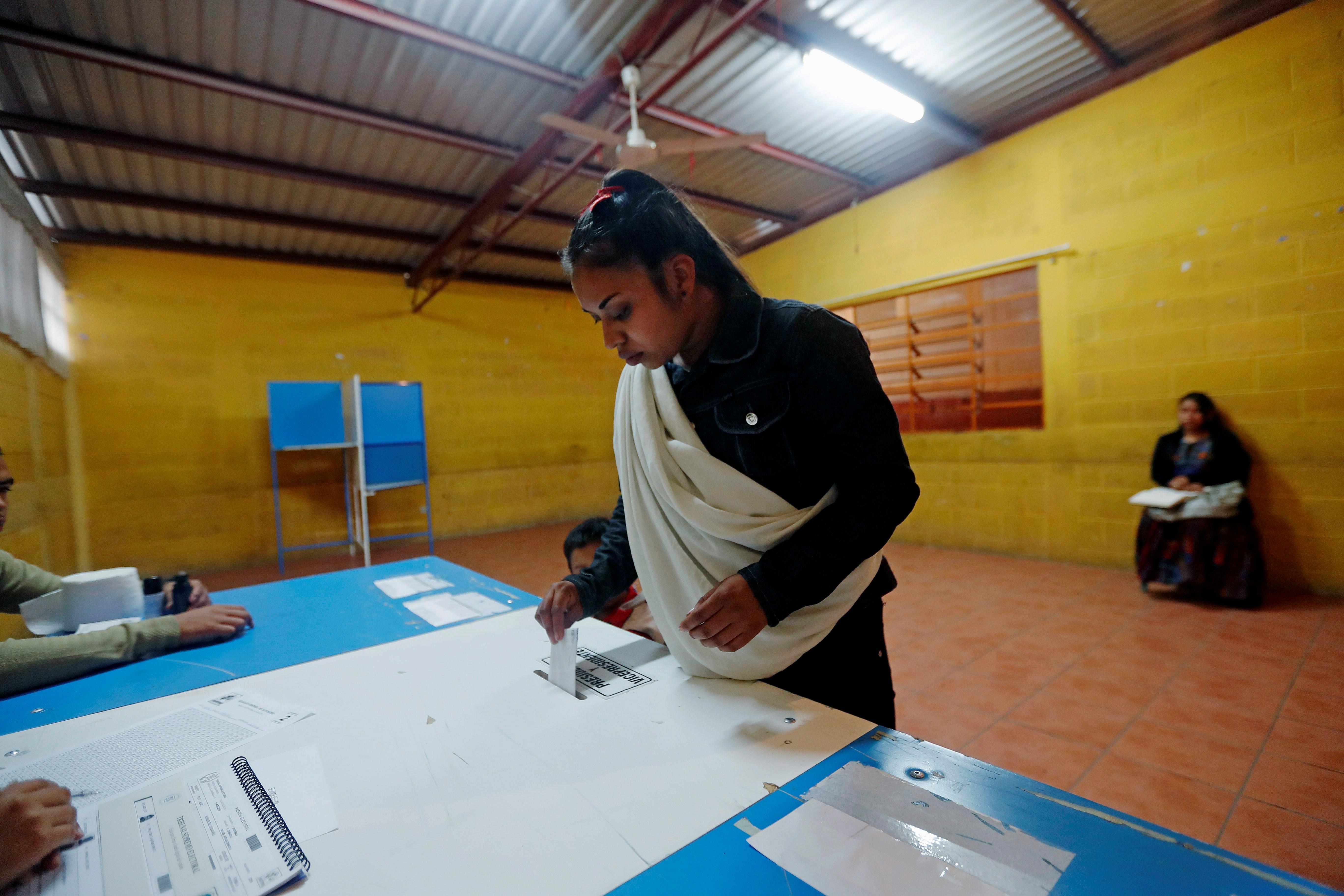 La ley electoral castiga a los partidos que consiguen los votos mínimos en las elecciones. (Foto Prensa Libre: Hemeroteca PL)