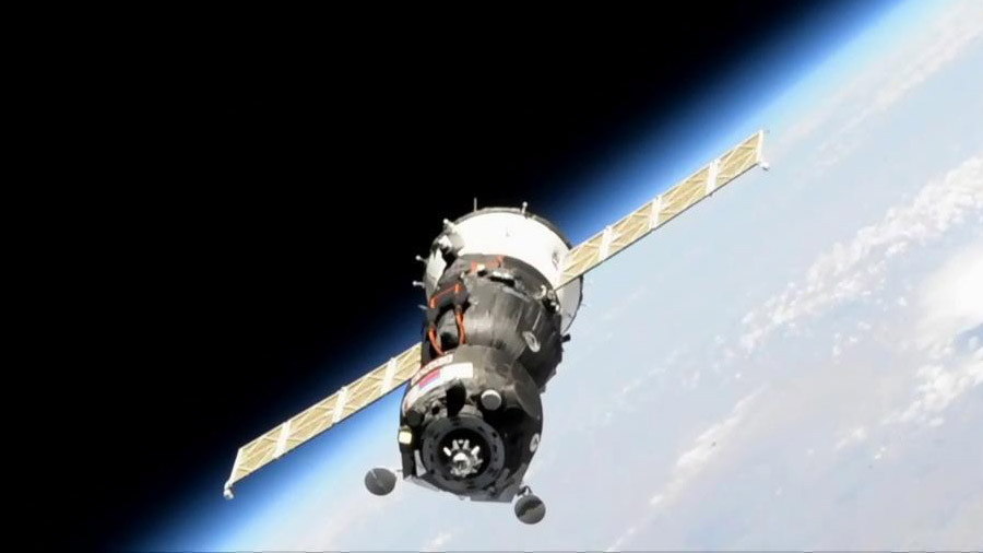 -- (---), 24/08/2019.- A handout photo dated 24 August 2019 and made available by NASA, showing the unpiloted Soyuz MS-14 spacecraft pictured near the International Space Station. The spacecraft containing Fedor, Russia's humanoid robot Skybot F-850, on-board failed to dock with the International Space Station early 24 August. NASA says the next docking attempt will take place on Monday, 26 August. (Rusia) EFE/EPA/NASA TV HANDOUT BEST QUALITY AVAILABLE HANDOUT EDITORIAL USE ONLY