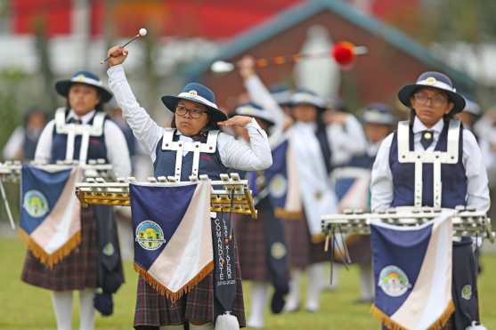 La única banda femenina invitada al festival del Liceo Guatemala fue el de la Escuela Normal de Maestras para Parvulos Dr. Alfredo Carrillo Ramírez. Foto Prensa Libre: Óscar Rivas