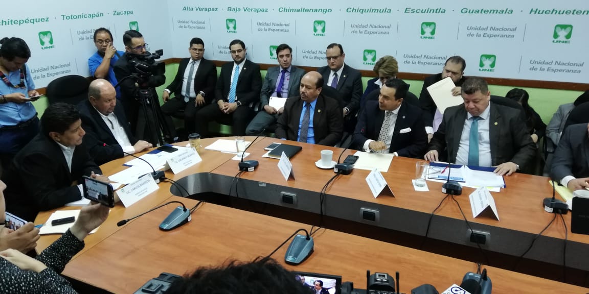 Funcionarios de los ministerios de Gobernación, Trabajo y Relaciones Exteriores acudieron a una citación en el Congreso. (Foto Prensa Libre: Carlos Álvarez)