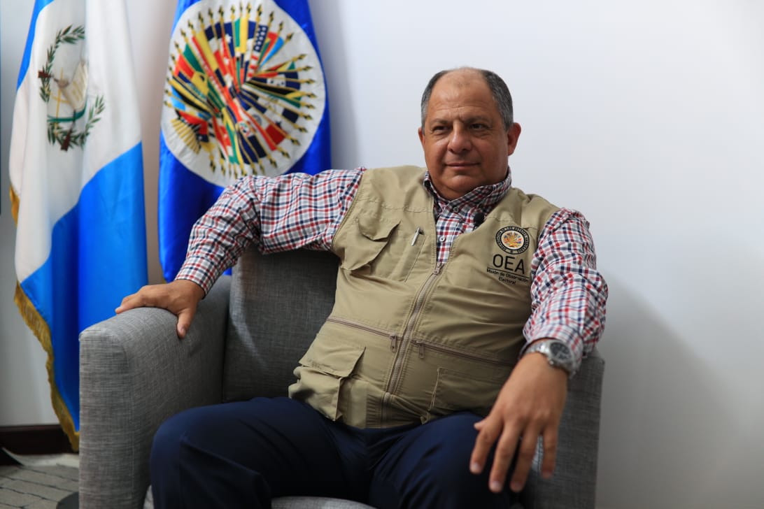 El jefe de la Misión Electoral de la OEA, Luis Guillermo Solís en entrevista con Prensa Libre habla sobre el proceso electoral en Guatemala. (Foto Prensa Libre: Carlos Hernández Ovalle)