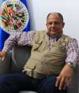 El jefe de la Misión Electoral de la OEA, Luis Guillermo Solís en entrevista con Prensa Libre habla sobre el proceso electoral en Guatemala. (Foto Prensa Libre: Carlos Hernández Ovalle)