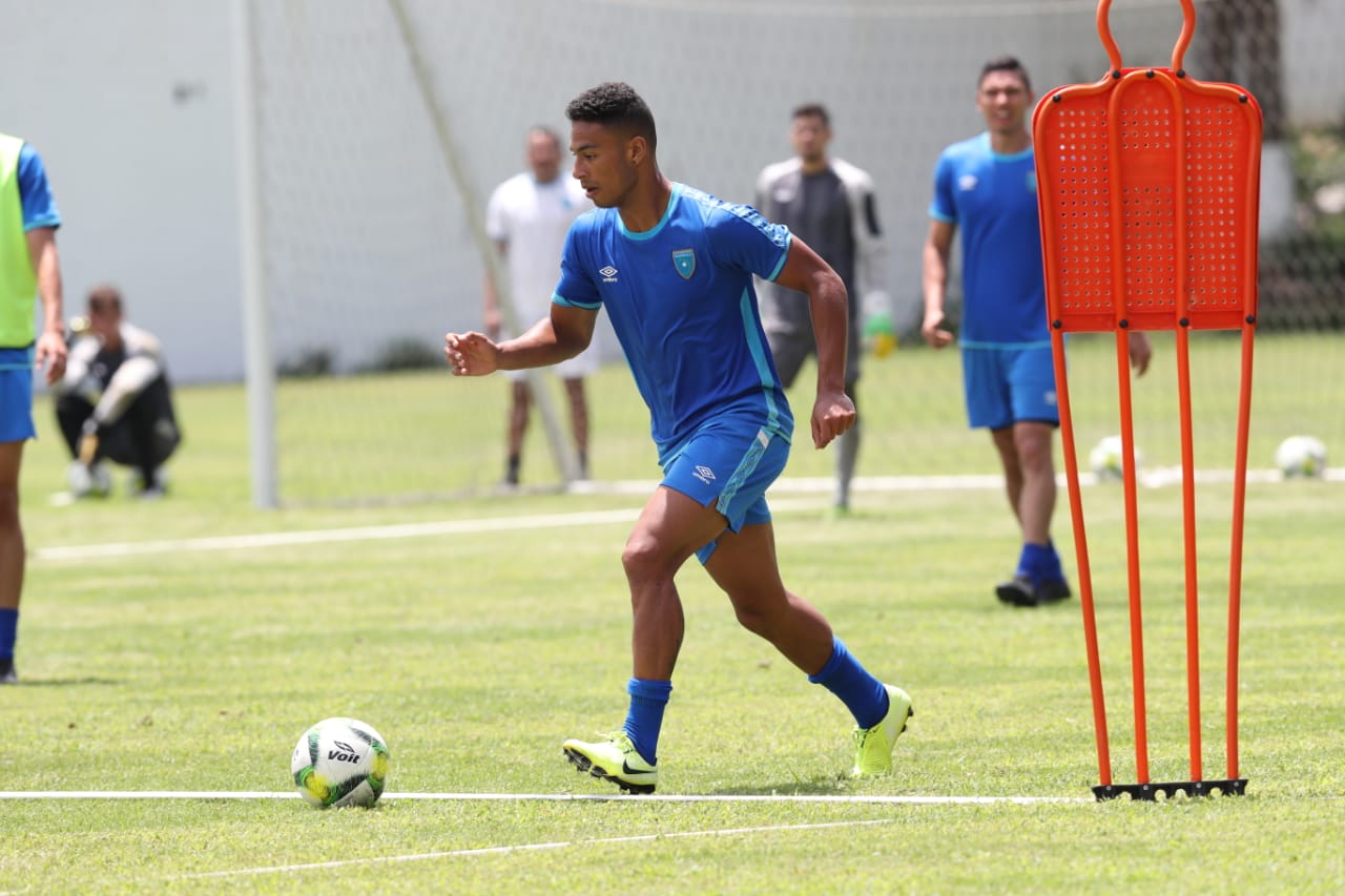 El volante de contención Marco Domínguez pelea por un lugar en la Selección Nacional. (Foto Prensa Libre: Francisco Sánchez)