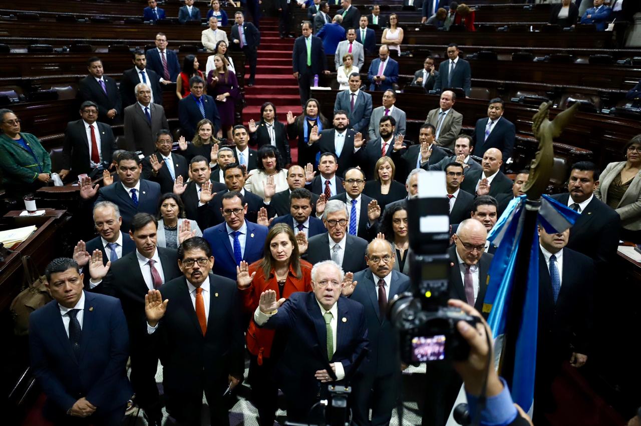 Los integrantes de las  Comisiones de Postulación de CSJ y Apelaciones fueron juramentadas en el Congreso. (Foto Prensa Libre: Hemeroteca PL)