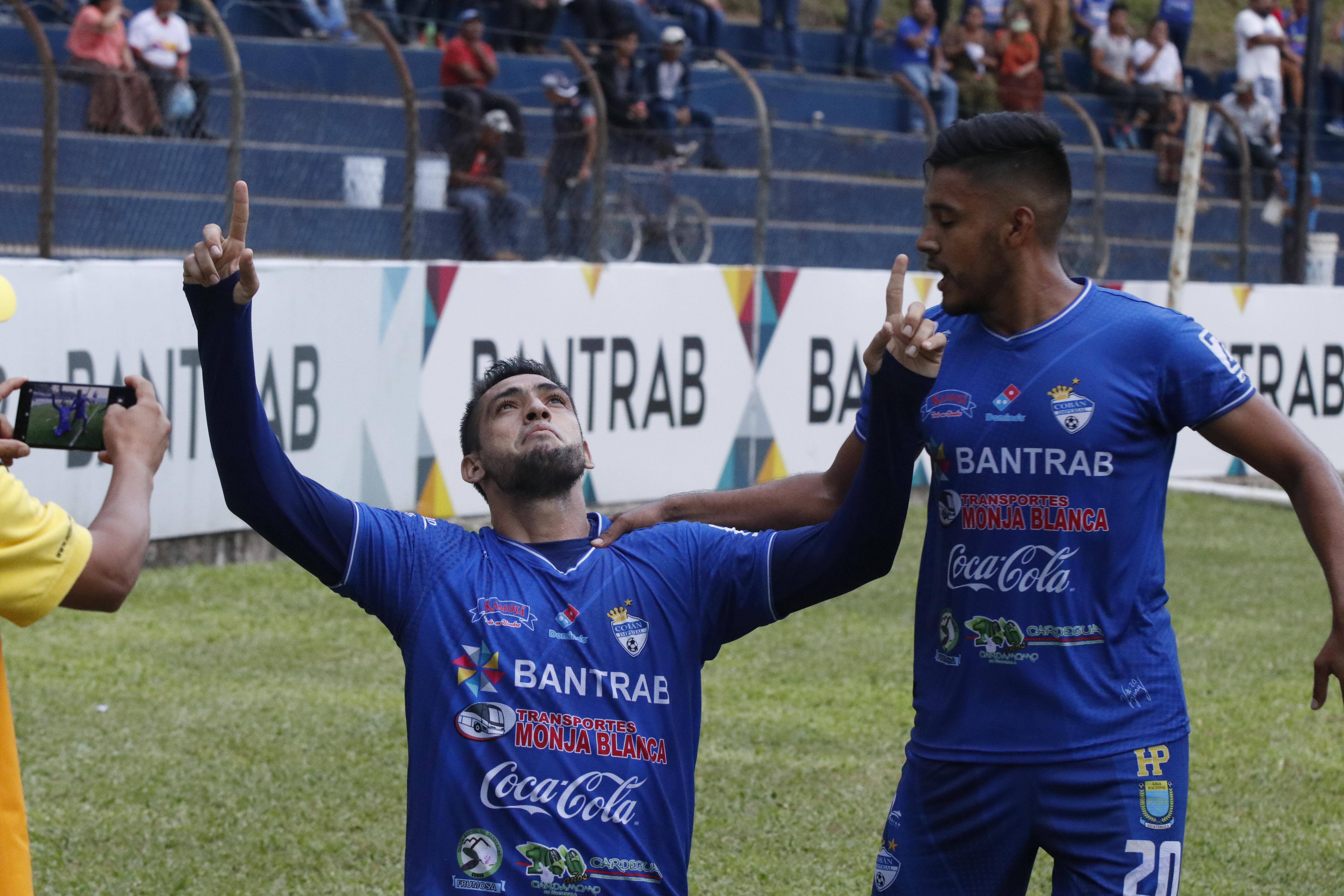 El paraguayo Lauro Cazal anotó su primer gol con la camisola de Cobán Imperial. (Foto Prensa Libre: Eduardo Sam Chun)