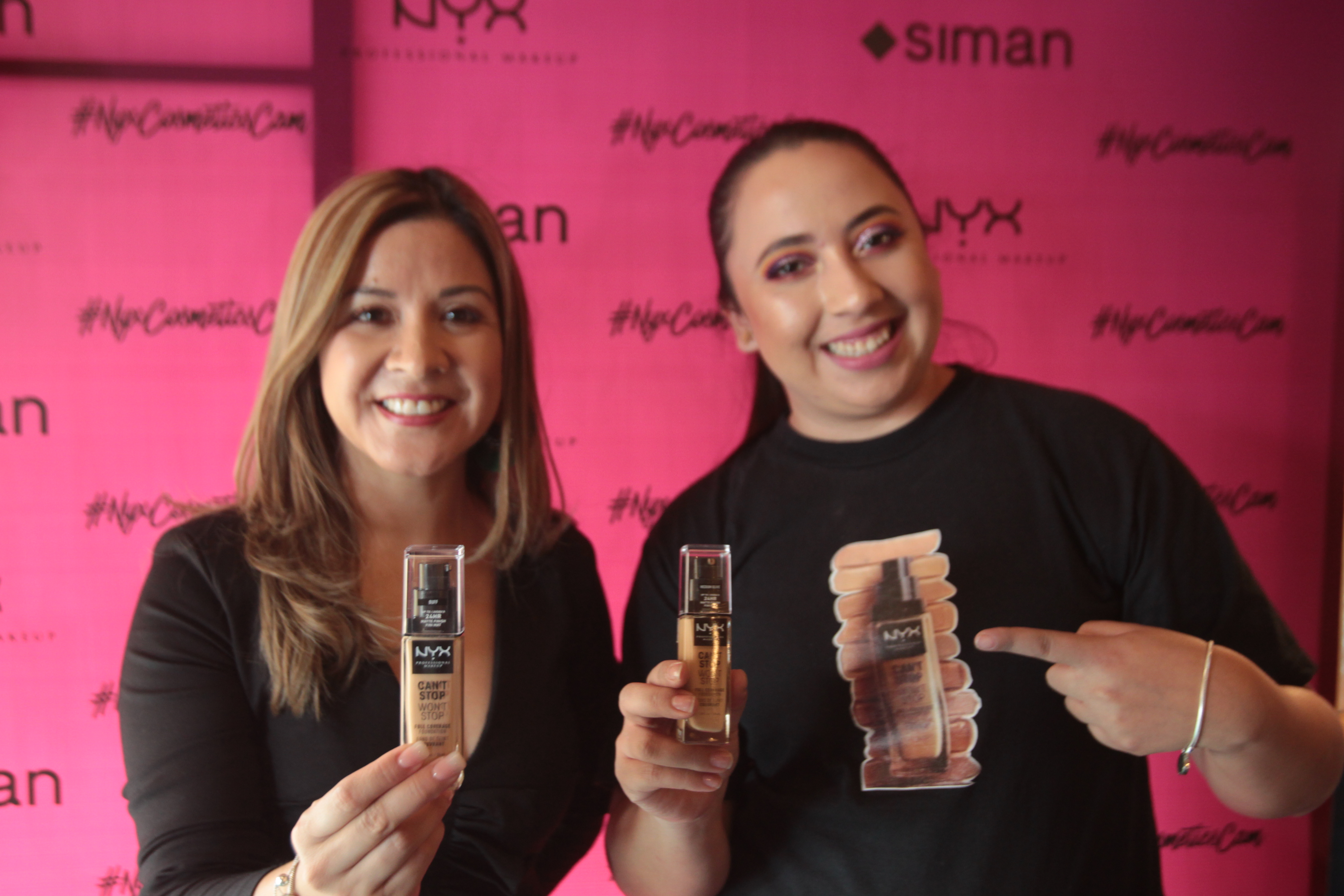 Representantes de la marca NYX Professional Makeup, en la presentación de la nuevas bases de maquillaje,. Foto Norvin Mendoza