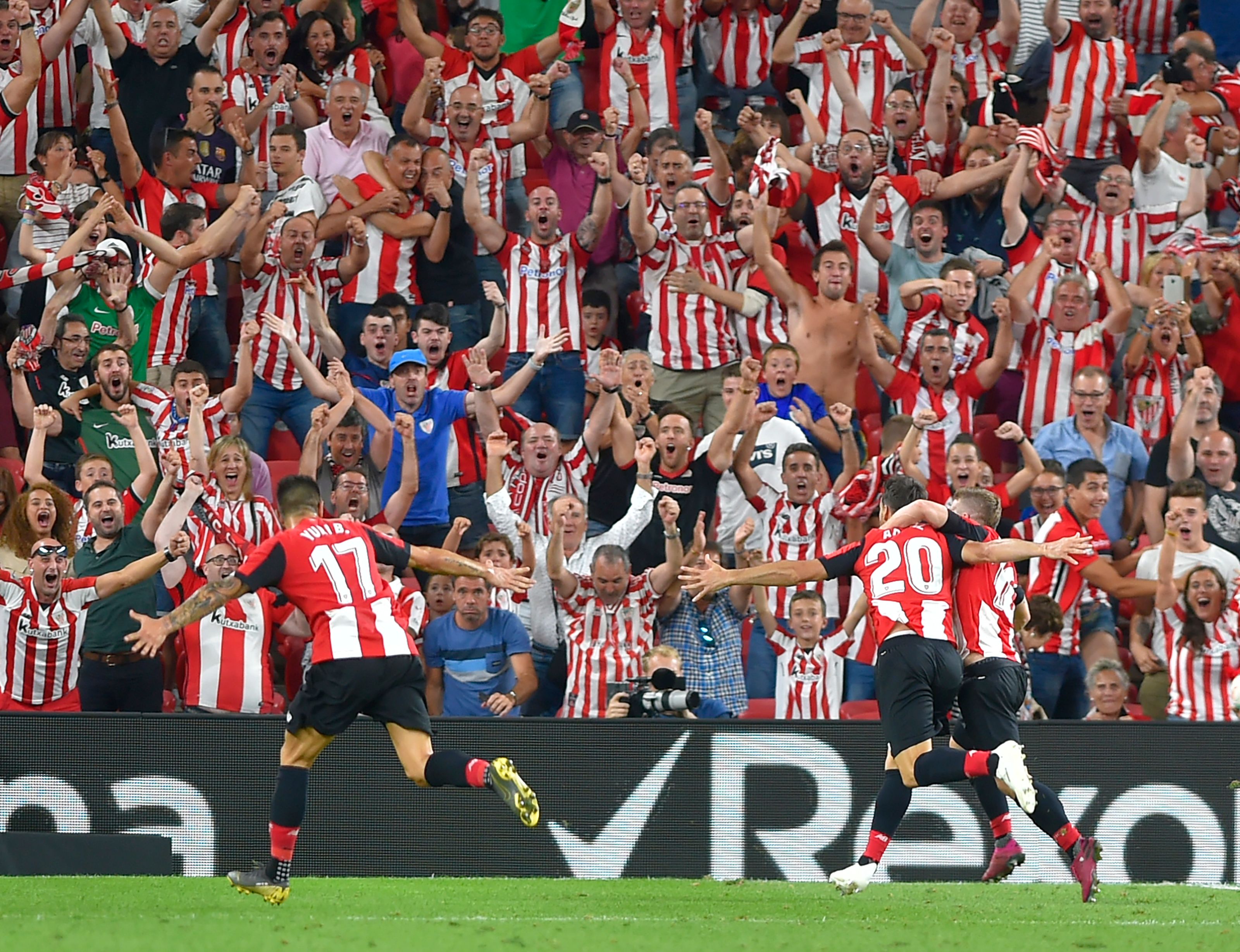 Así celebraron los jugadores del Athletic Bilbao. (Foto Prensa Libre: AFP)