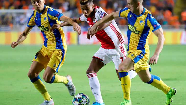El Ajax no consiguió un marcador favorable en el juego de ida. (Foto Prensa Libre: AFP)