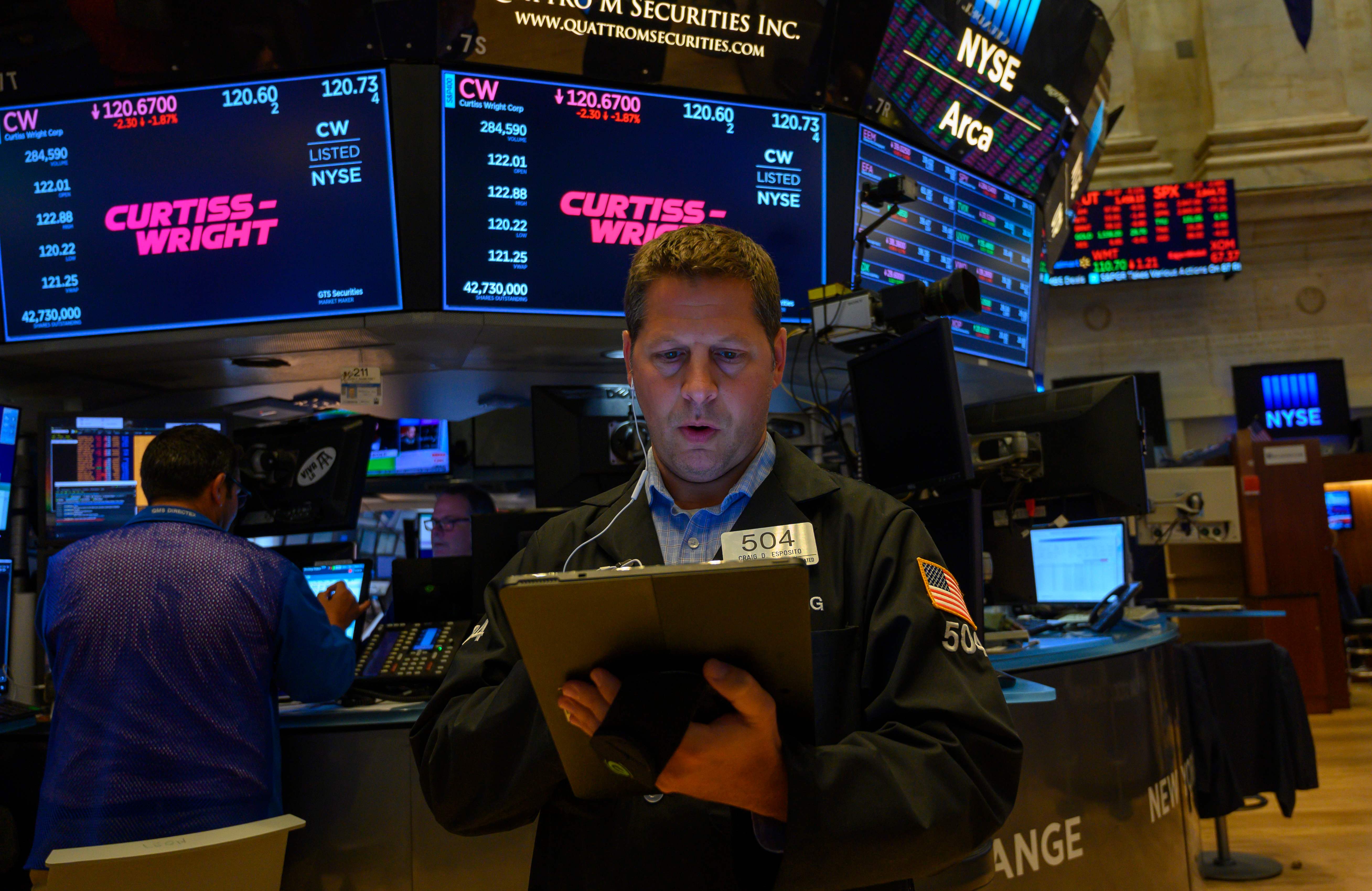 Los rendimientos de los bonos y otros instrumentos financieros a corto plazo son mayores que el de largo plazo y lo normal es que este último sea mayor. A mayor plazo más riesgo y eso es lo normal, dijo Sergio Recinos presidente del Banco de Guatemala y Junta Monetaria y por eso se habla de una posible recesión. (Foto Prensa Libre: AFP)