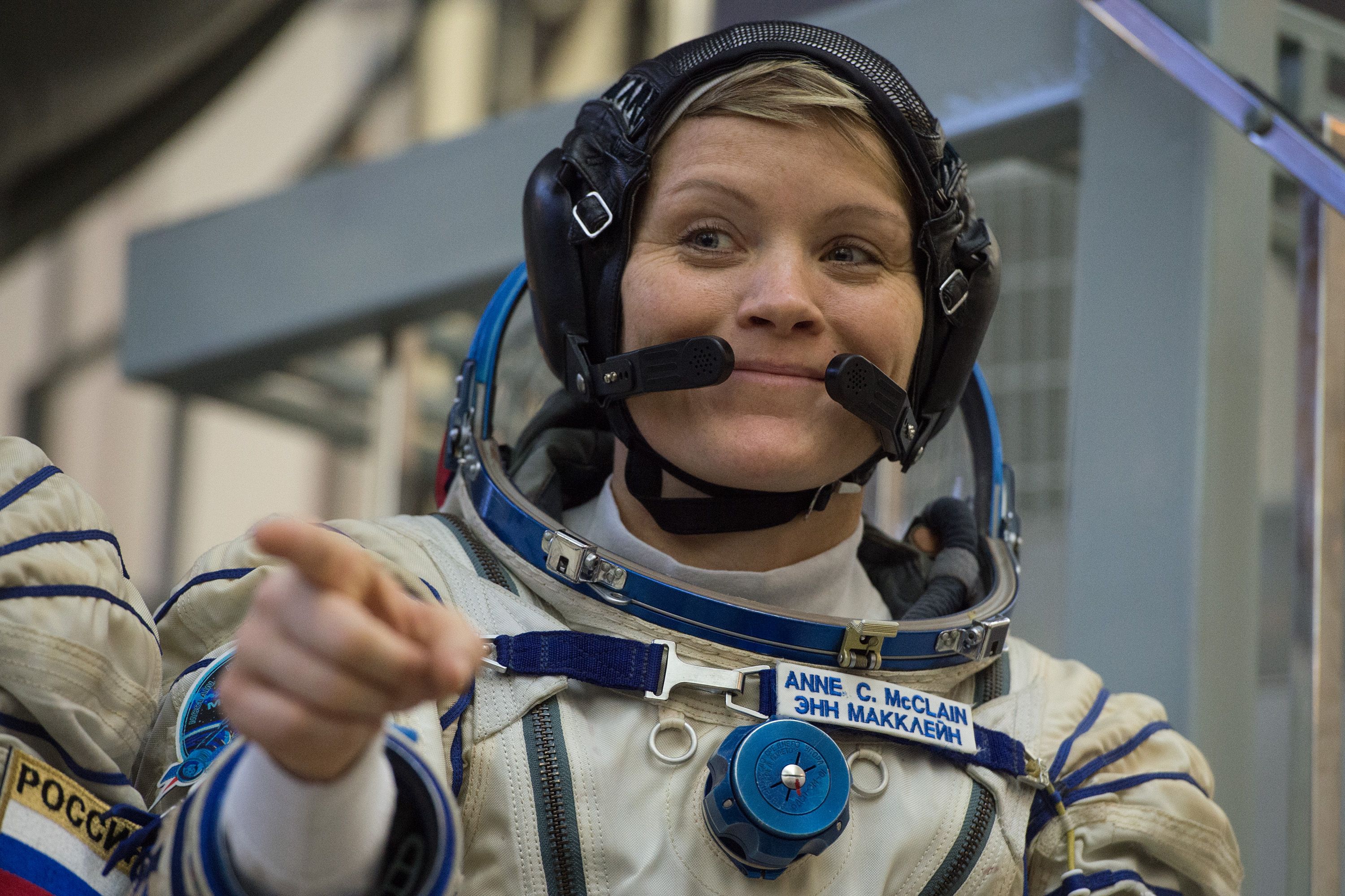 En el 2018, la astronauta Anne McClain participó en un viaje espacial, cuyo fin pretendía realizar la primera caminata femenina de la Nasa, pero la misión fracasó. (Foto Prensa Libre: AFP)