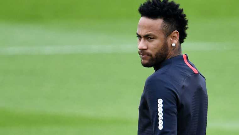Neymar seguiría jugando en el PSG, informa la prensa francesa. (Foto Prensa Libre: AFP)