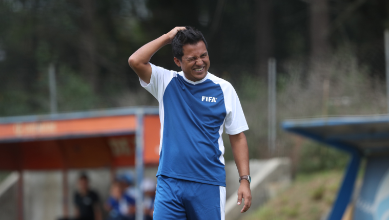 El entrenador Amarini Villatoro deberá mejorar sus esquemas de juego y sus convocatorias. (Foto Prensa Libre: Francisco Sánchez)