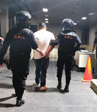Carlos Humberto Amaya Martínez, señalado de vínculos con el narcotráfico, fue detenido en la zona 7 de la capital. (Foto Prensa Libre: PNC). 

