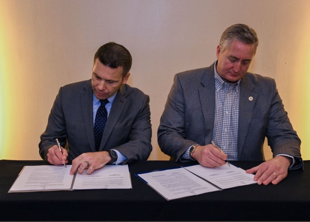 Enrique Degenhart y Kevin McAleenan firman otro convenio sobre seguridad