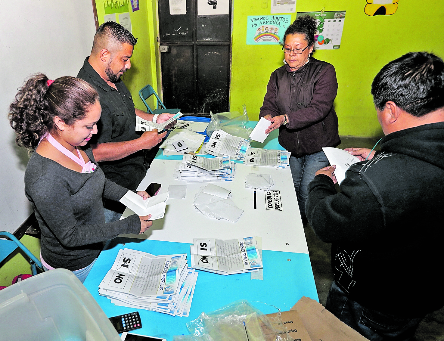 A las 18 horas se inicia el conteo de votos en todos los centros de votación.(Foto Prensa Libre: Hemeroteca PL)