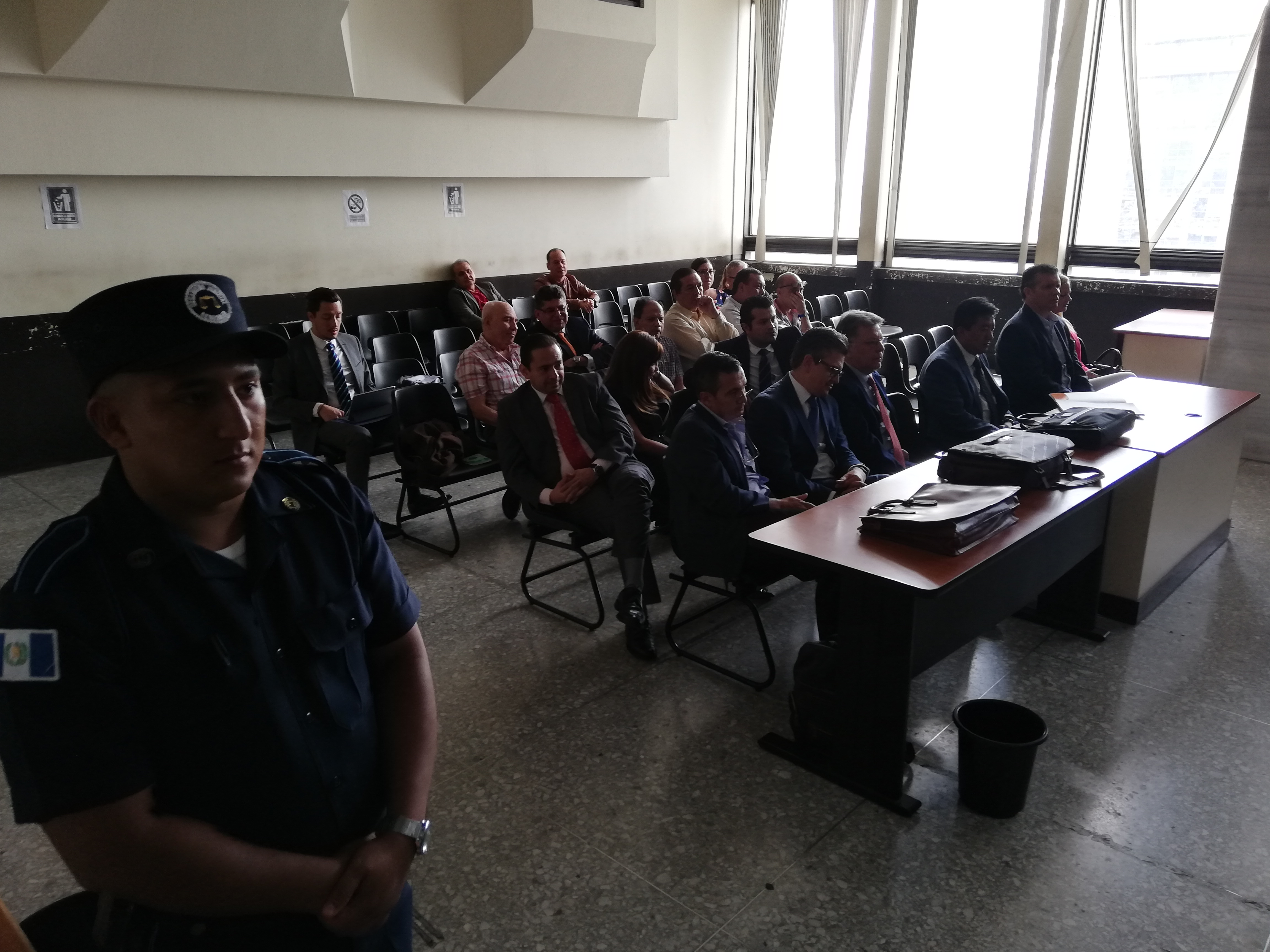 Los 15 procesados por financiamiento electoral ilícito en el caso Cooptación del Estado de Guatemala comparecen en el Juzgado. (Foto Prensa Libre: Kenneth Monzón)