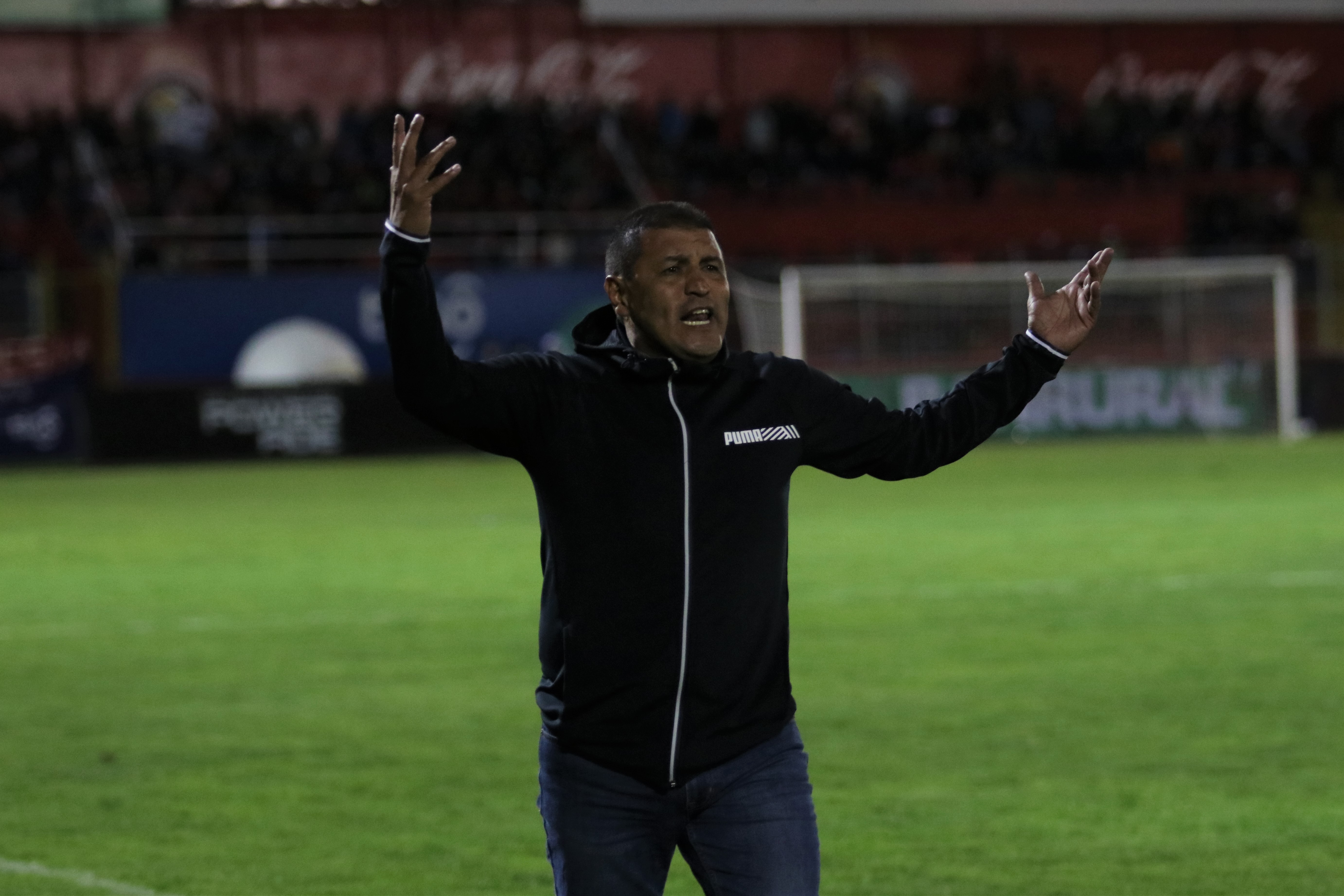 El técnico Walter Horacio González, ha dirigido 15 partidos con Xelajú, y mantiene una efectividad de siente victorias, cinco empates y tres derrotas. (Foto Prensa Libre: Raúl Juárez)